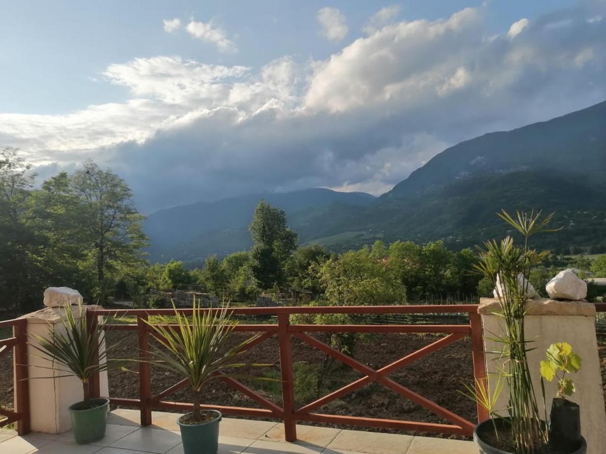 Belvedere Hotel Ambrolauri Bagian luar foto