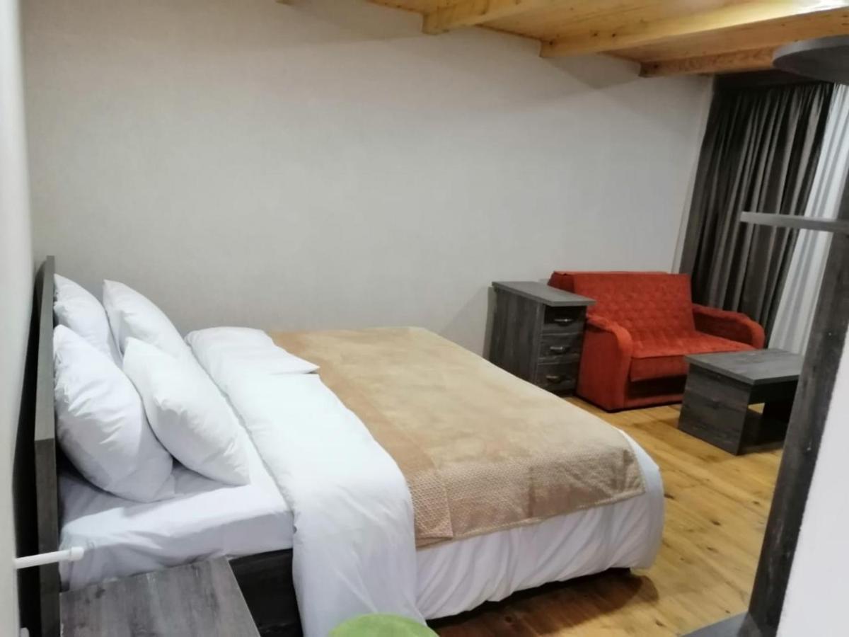 Belvedere Hotel Ambrolauri Bagian luar foto