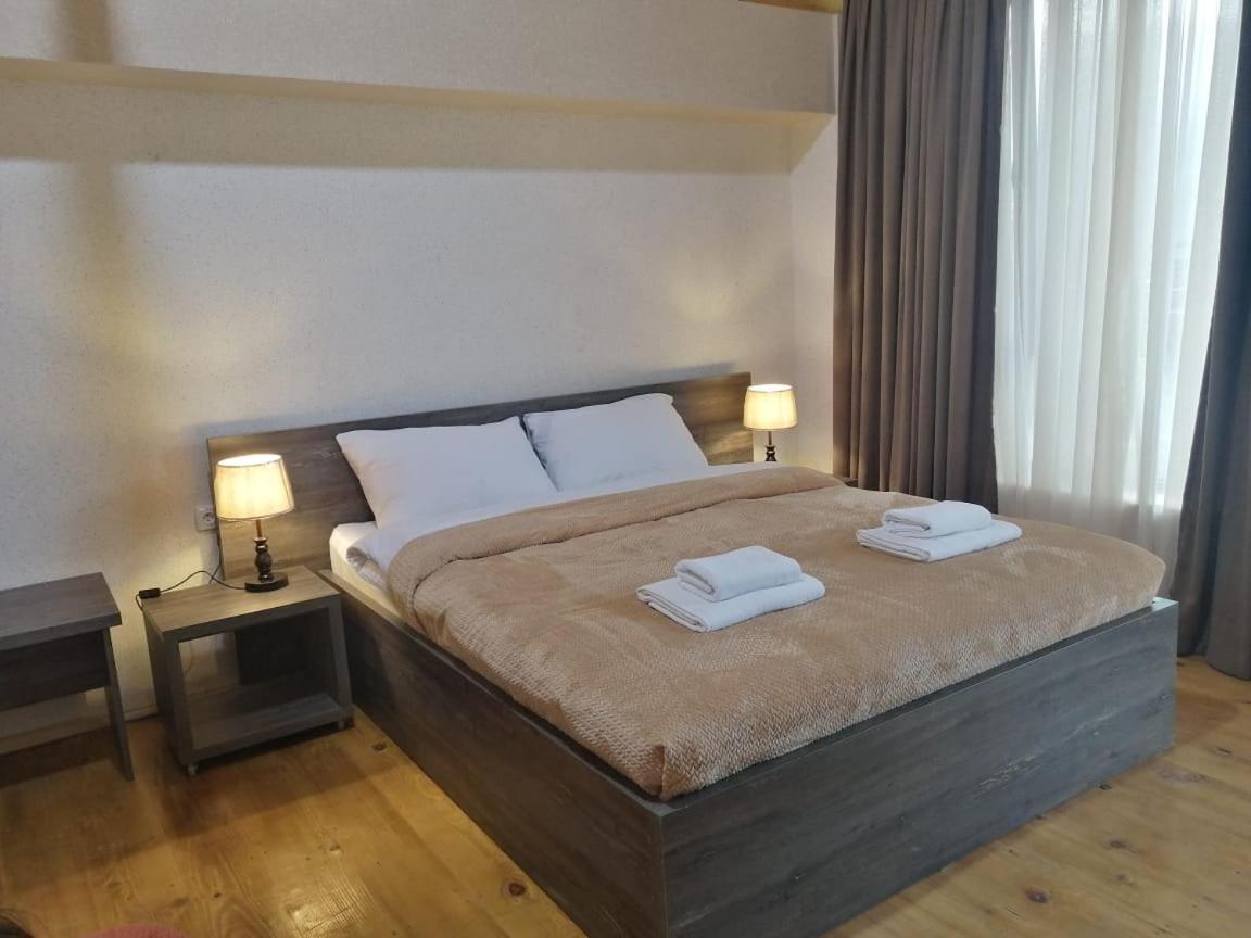 Belvedere Hotel Ambrolauri Bagian luar foto