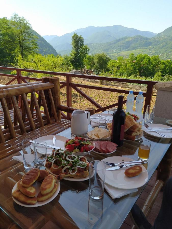 Belvedere Hotel Ambrolauri Bagian luar foto