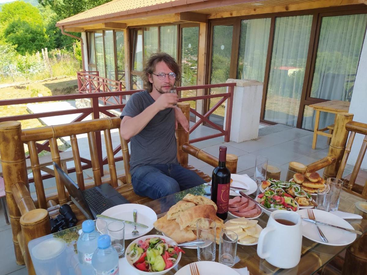Belvedere Hotel Ambrolauri Bagian luar foto