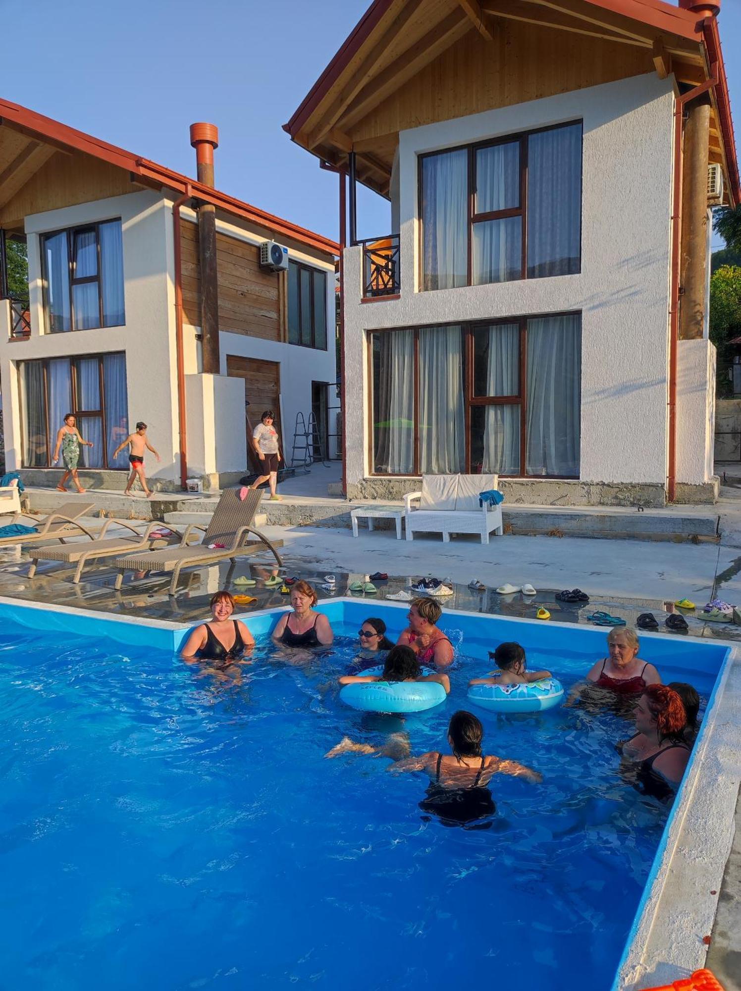 Belvedere Hotel Ambrolauri Bagian luar foto