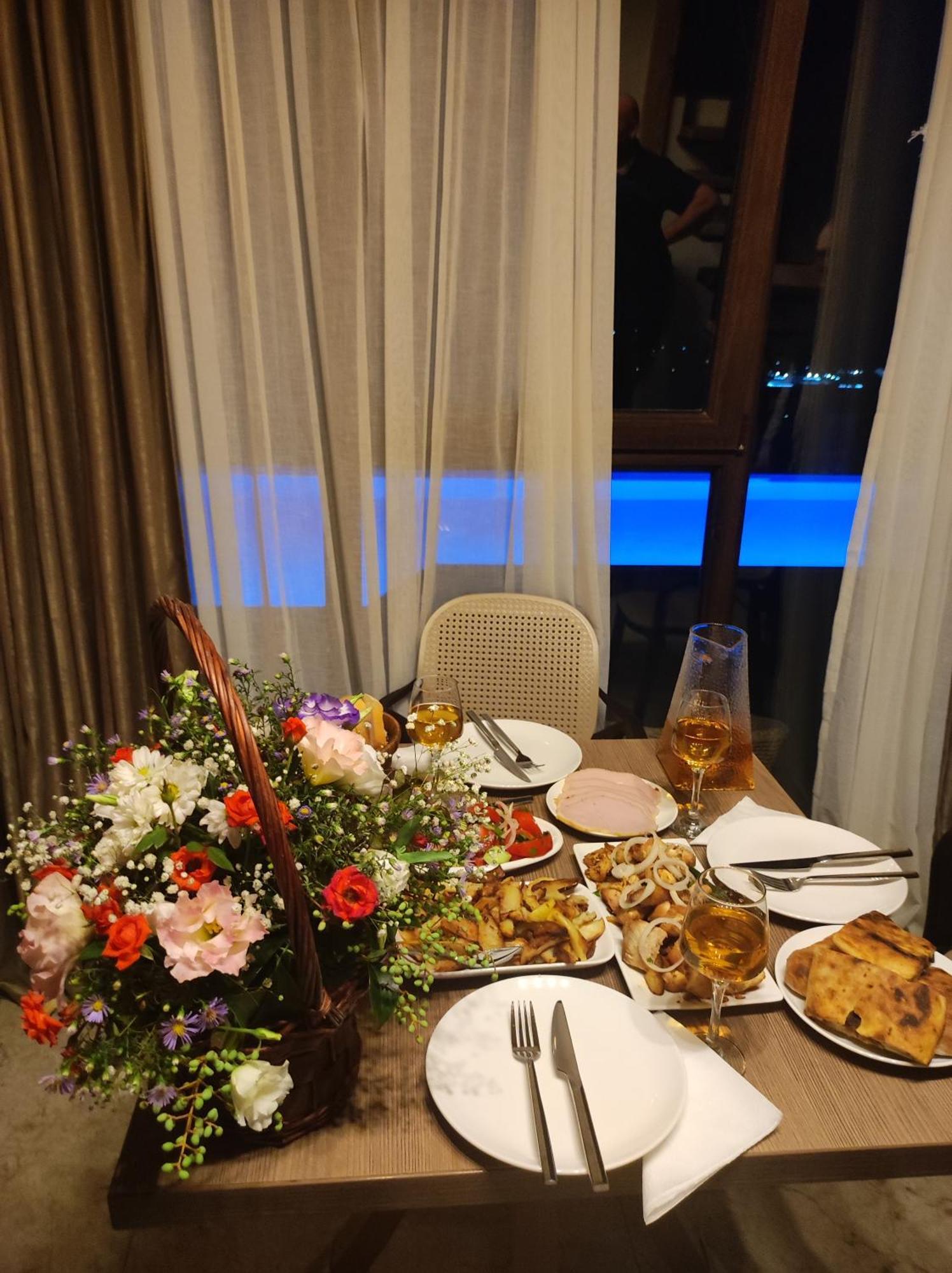 Belvedere Hotel Ambrolauri Bagian luar foto