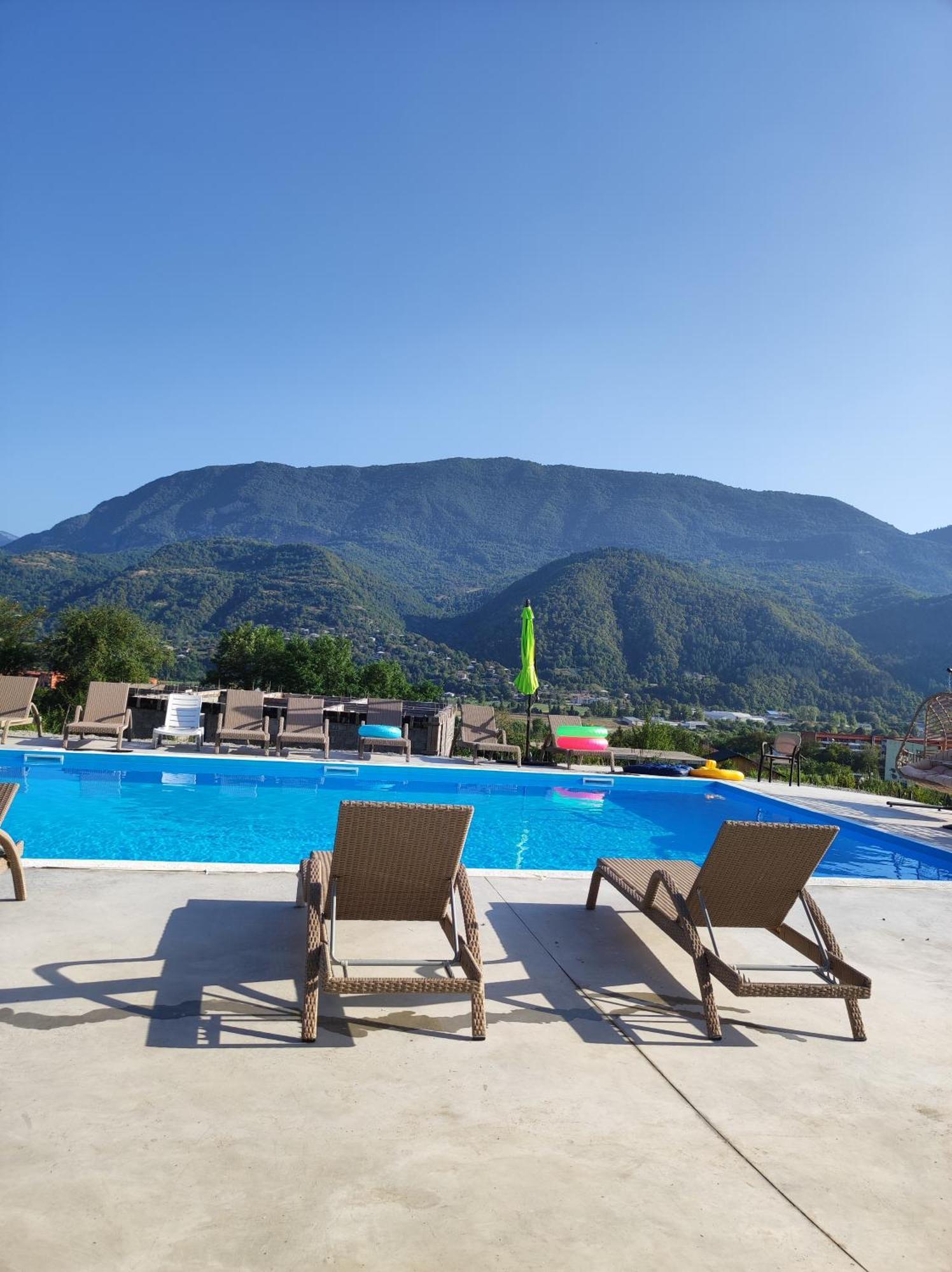 Belvedere Hotel Ambrolauri Bagian luar foto