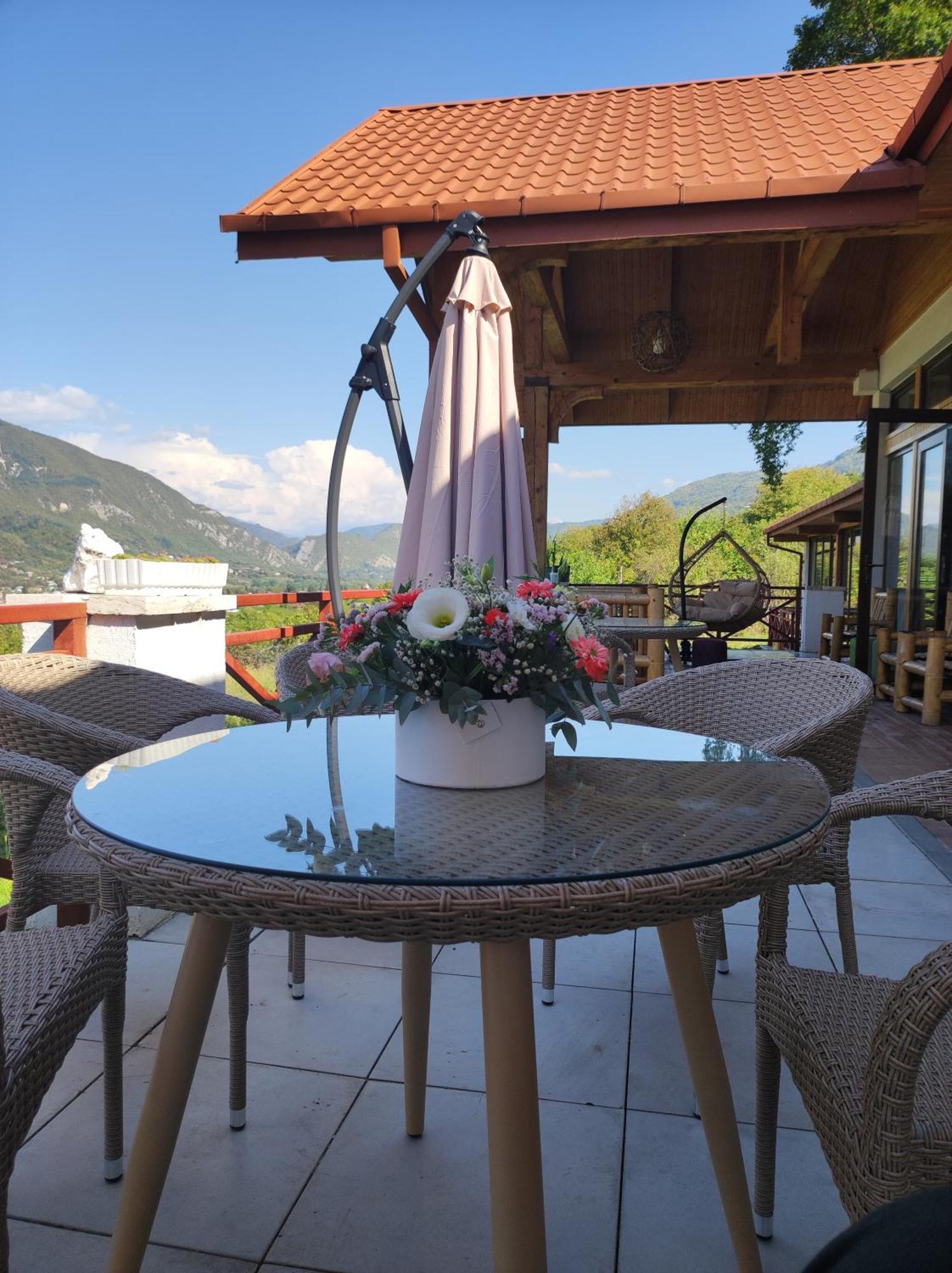 Belvedere Hotel Ambrolauri Bagian luar foto