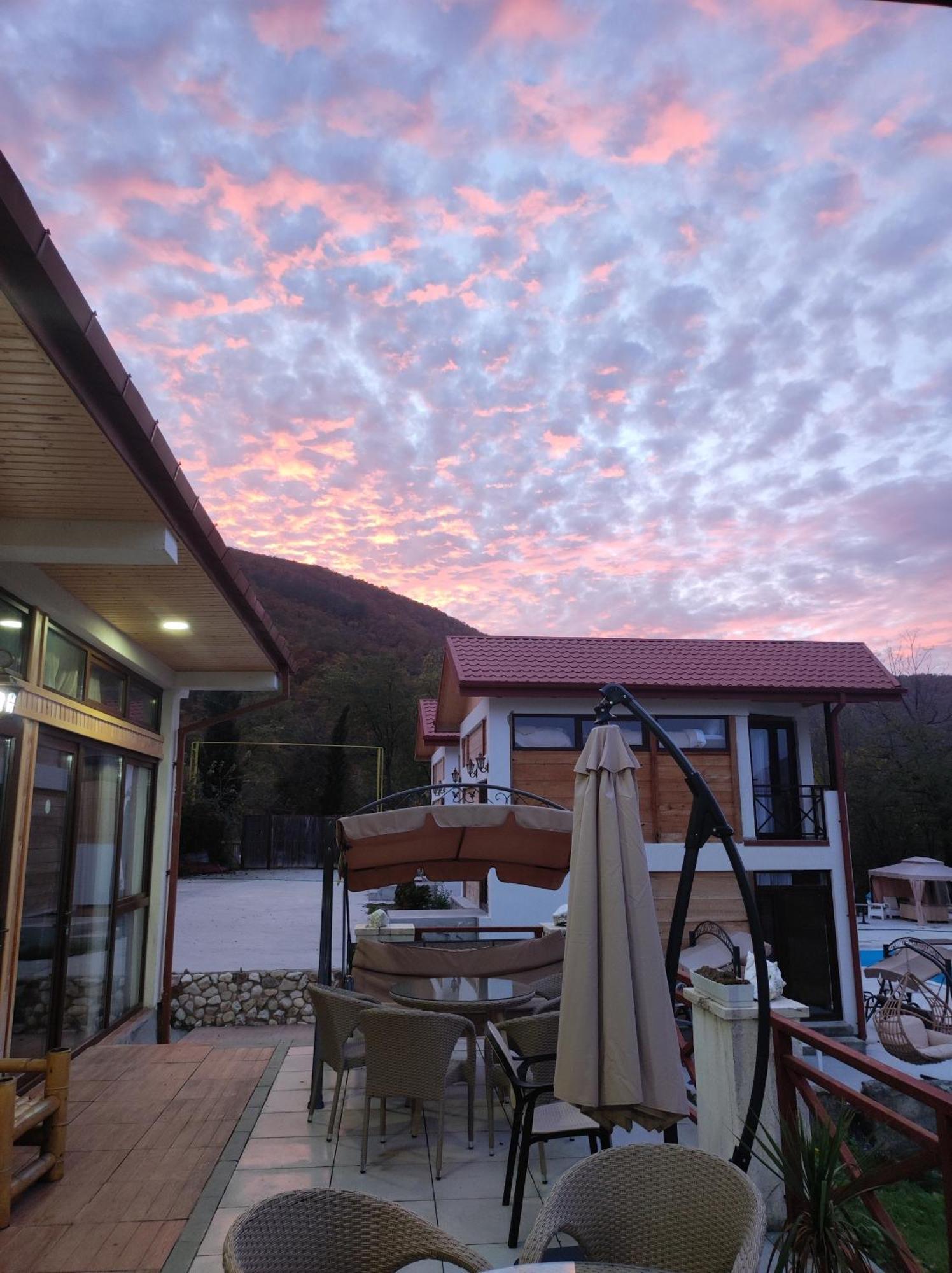Belvedere Hotel Ambrolauri Bagian luar foto