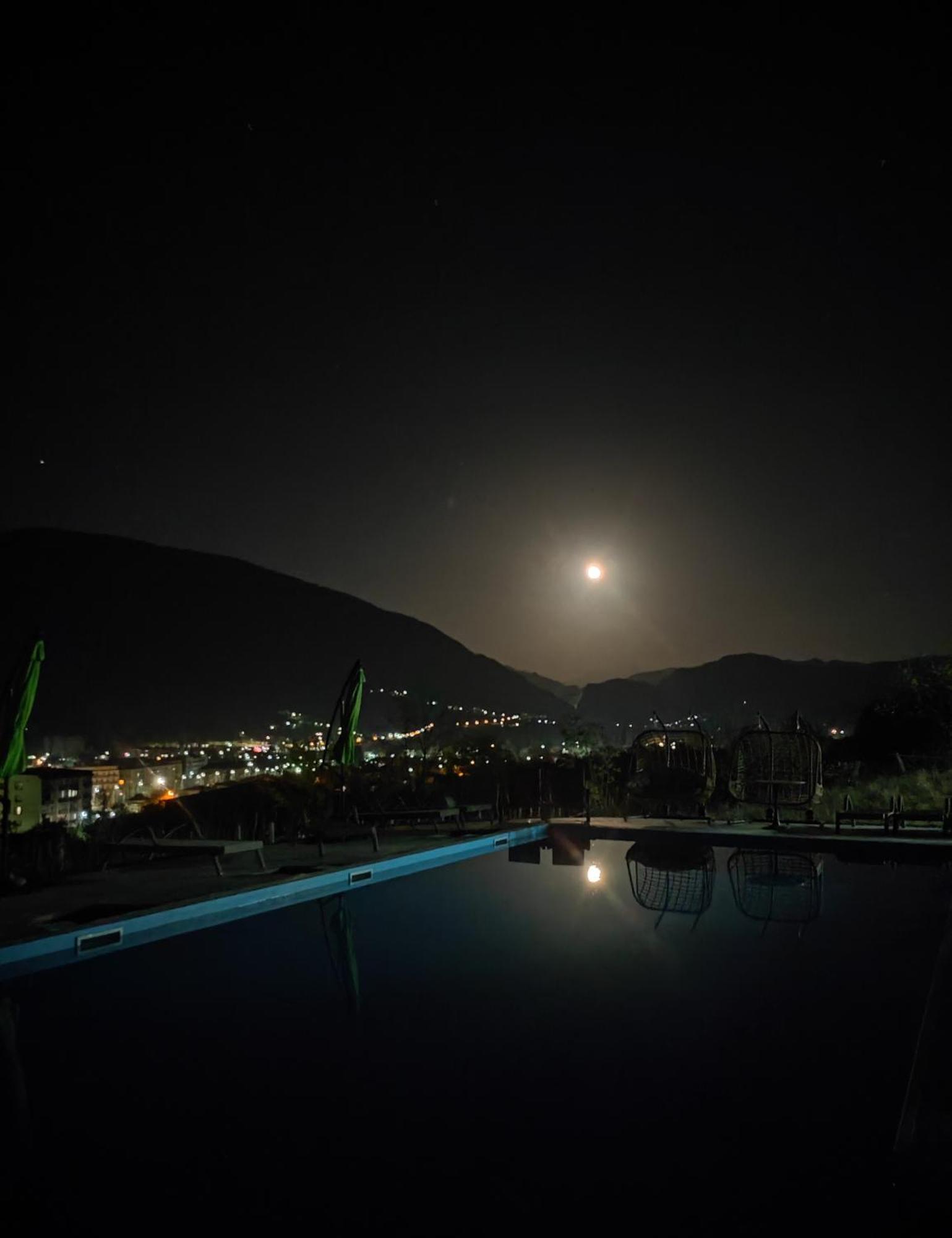 Belvedere Hotel Ambrolauri Bagian luar foto